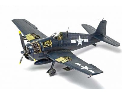 Airfix Classic Kit lietadlo A19004 Grumman F6F5 Hellcat 1:24