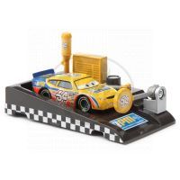 Autíčko se startovací dráhou CARS 4