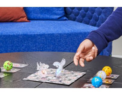 Bakugan Multibalenie s exkluzívnymi svietiacimi Bakuganmi S4