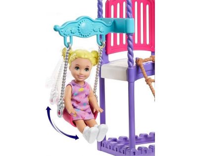 Barbie opatrovateľka na ihrisku herný set