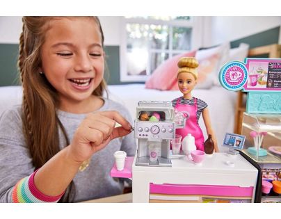 Barbie kaviareň s bábikou