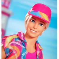Barbie Ken v ikonickom filmovom outfite na kolieskových korčuliach 4