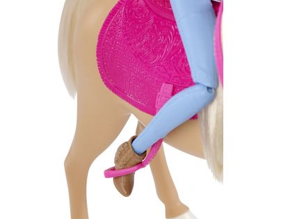 Barbie Panenka a tančící kůň