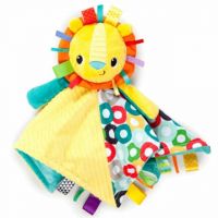 Bright Starts dečka maznacia s hlavou Cuddle'n Tag lev Bright Starts dečka maznacia s hlavou Cuddle'n Tag lev