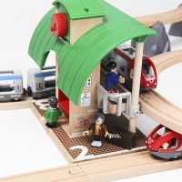 Brio Vláčkodráha veľká s výhybkami, mostom, nástupišťom 42dílů - Poškodený obal 2