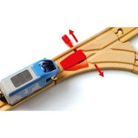 Brio Vláčkodráha veľká s výhybkami, mostom, nástupišťom 42dílů - Poškodený obal 3