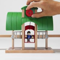 Brio Vláčkodráha veľká s výhybkami, mostom, nástupišťom 42dílů - Poškodený obal 5