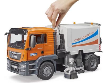 Bruder 3780 MAN Tgs čistič ulíc 1:16