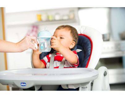 Chicco Hrnček Učíme sa s držadlami 200 ml modrý