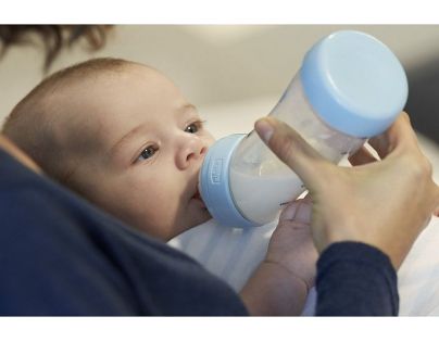Chicco Láhev Angled polypropylen 250ml dudlík kaučuk 0m Sloni