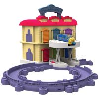 Chuggington kovové mašinky 54217 - Přenosný set s dvoupatrovým depem 2