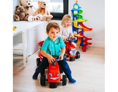 Falk Odstrkovadlo traktor Baby Case IH červený s vlečkou, lopatkou a hrabličkami