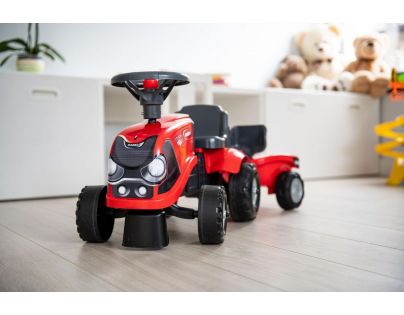 Falk Odstrkovadlo traktor Baby Case IH červený s vlečkou, lopatkou a hrabličkami