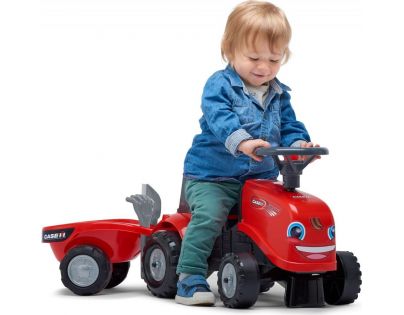 Falk Odstrkovadlo traktor Baby Case IH červený s vlečkou, lopatkou a hrabličkami