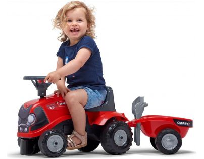 Falk Odstrkovadlo traktor Baby Case IH červený s vlečkou, lopatkou a hrabličkami