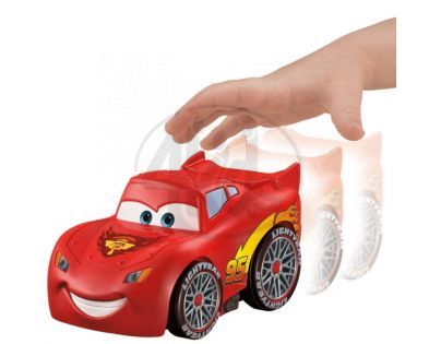 FISHER PRICE BLM69 Cars auta Zatřes a jeď! - Lightning McQueen