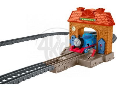 Fisher Price Mašinka Tomáš TrackMaster Startovací sada nádraží