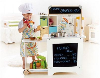 Hape Drevená kuchynka so servírovacím pultom