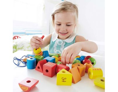 Hape Navliekacie korále z geometrických tvarov