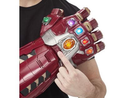 Hasbro Avengers Legends zberateľská Hulkova rukavice