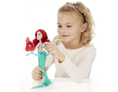 Hasbro Disney Princess Panenka Ariel do vody