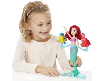 Hasbro Disney Princess Panenka Ariel do vody