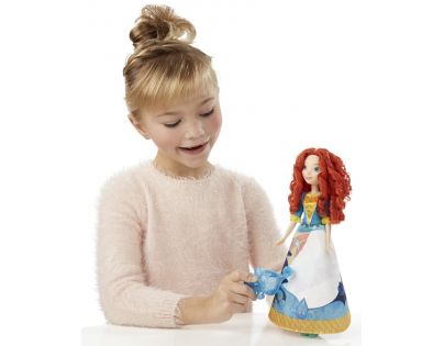 Hasbro Disney Princess Panenka s vybarvovací sukní Merida