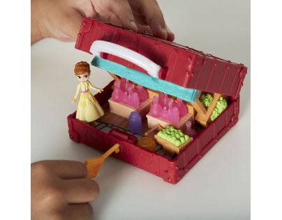 Hasbro Frozen 2 Hrací set sa scénou Anna