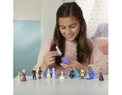 Hasbro Frozen 2 Prekvapenie v ľade svetlo modrý diamant