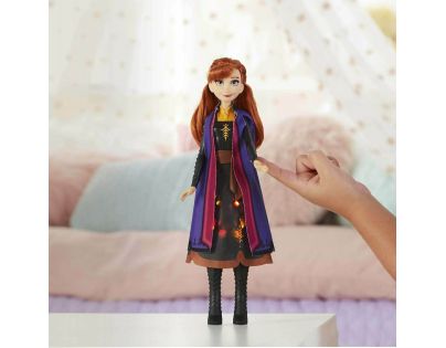 Hasbro Frozen 2 Svietiaca Anna