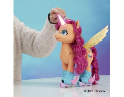 Hasbro My Little Pony Figúrka Sunny spieva a korčuluje