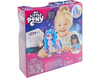 Hasbro My Little Pony Izzy objav v sebe iskru