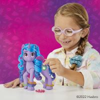 Hasbro My Little Pony Izzy objav v sebe iskru 3