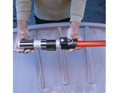 Hasbro Star Wars Darth Vader svetelný meč Lightsabre Forge