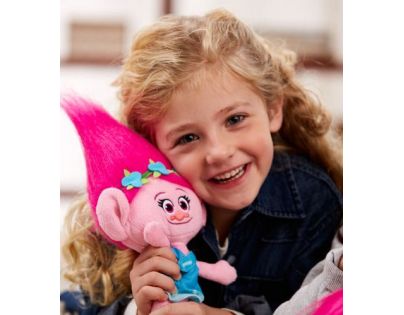 Hasbro Trollové Plyšová postavička Poppy