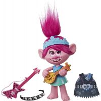 Hasbro Trolls spievajúci figúrka Poppy s rockovým príslušenstvom Hasbro Trolls spievajúci figúrka Poppy s rockovým príslušenstvom