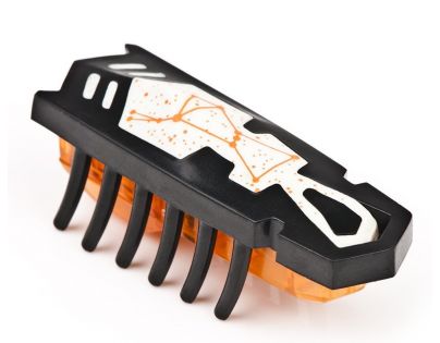 Hexbug Nano svítící ve tmě