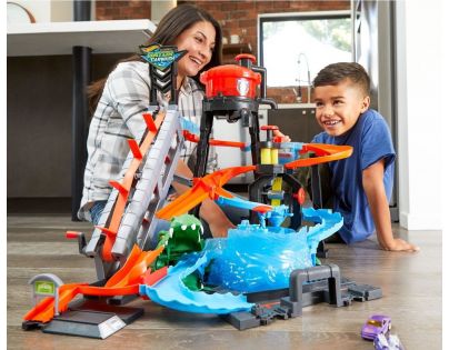Hot Wheels city ultimátní automyčka s aligátorem