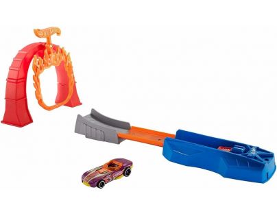 Hot Wheels kaskadérske kúsky Ohnivý skok
