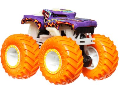 Hot Wheels Monster Trucks v tme svietiacej