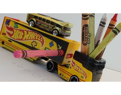 Hot Wheels Nákladiak Pencil Pusher