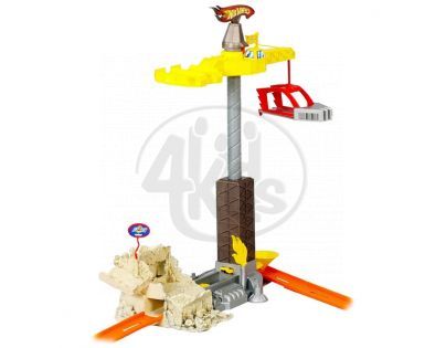 Hot Wheels P7613 Trick Track Spin Wrecker