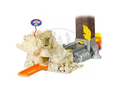 Hot Wheels P7613 Trick Track Spin Wrecker