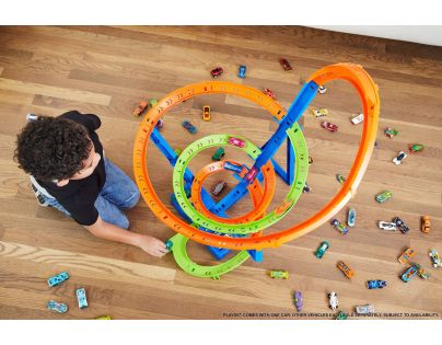 Hot Wheels zrážka na špirále