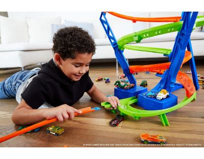 Hot Wheels zrážka na špirále