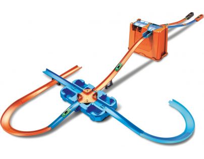 Mattel Hot Wheels track builder box plný trikov