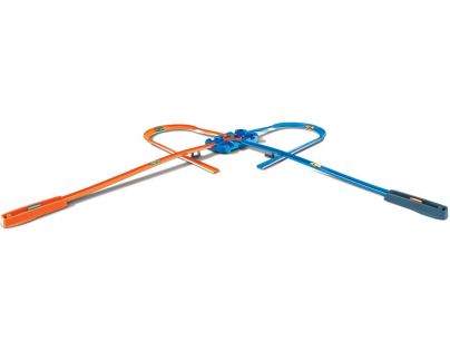 Mattel Hot Wheels track builder box plný trikov