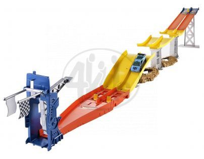 Hot Wheels Závodní dráha s dvěma skoky - BGJ25