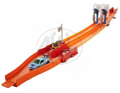 Hot Wheels Závodní dráha s dvěma skoky - BGJ26