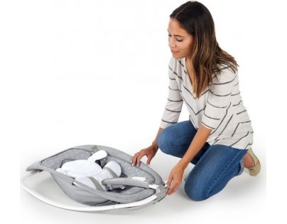 Ingenuity Hojdačka vibrujúca s melódiou Cuddle Lamb do 18 kg